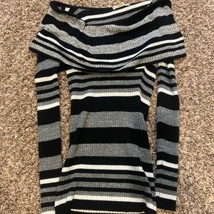 Droopy neck long sleeve